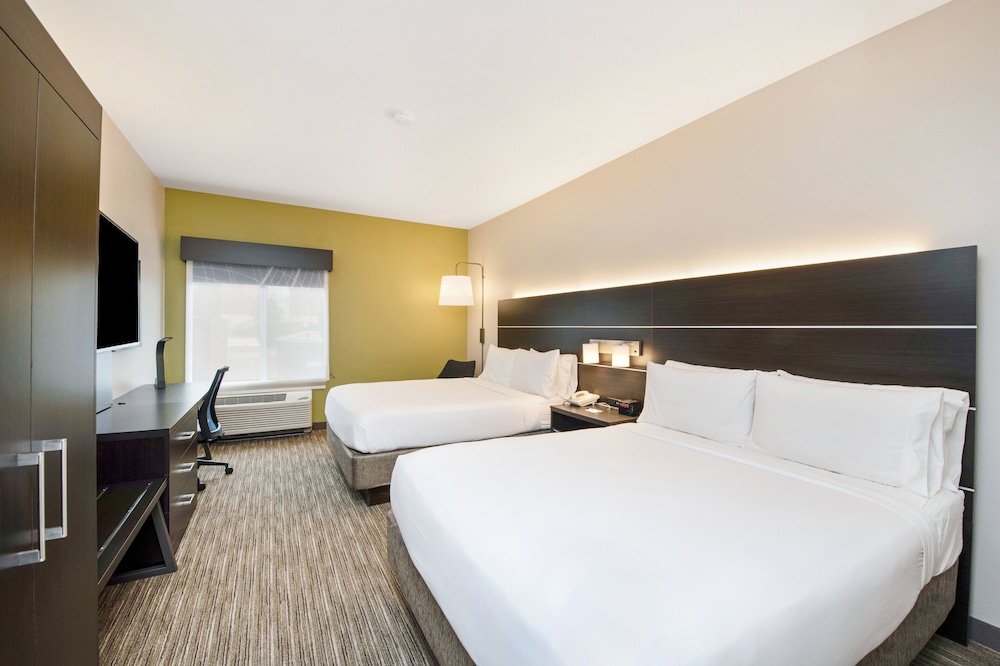 Standard Room, 2 Queen Beds, Roll-in Shower (Communications Accessible) photo 2