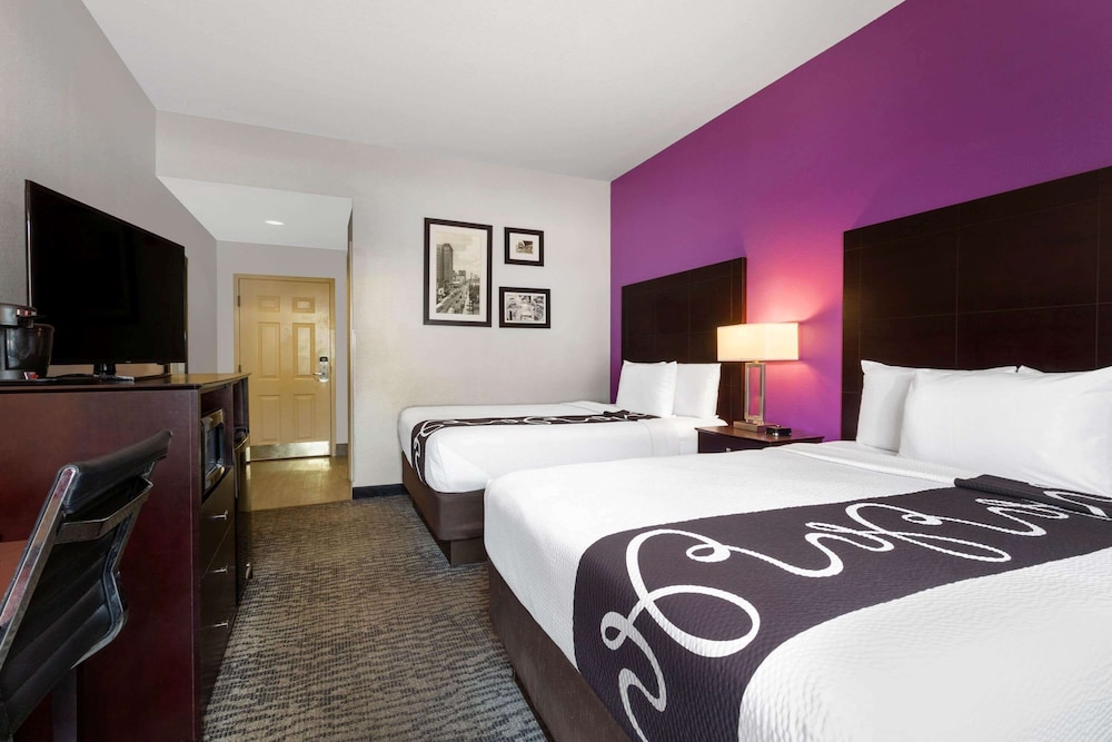 Room, 2 Queen Beds, Non Smoking - Photo 3