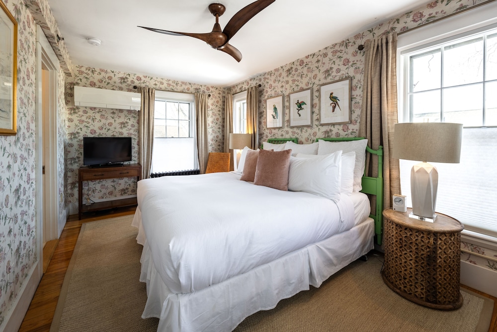 Standard Double Room, 1 King Bed, Non Smoking (3)