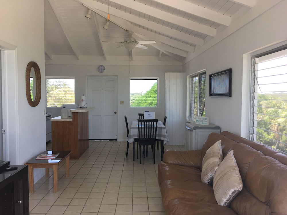 Classic Villa, 1 Bedroom, Ocean View, Beachfront photo 3