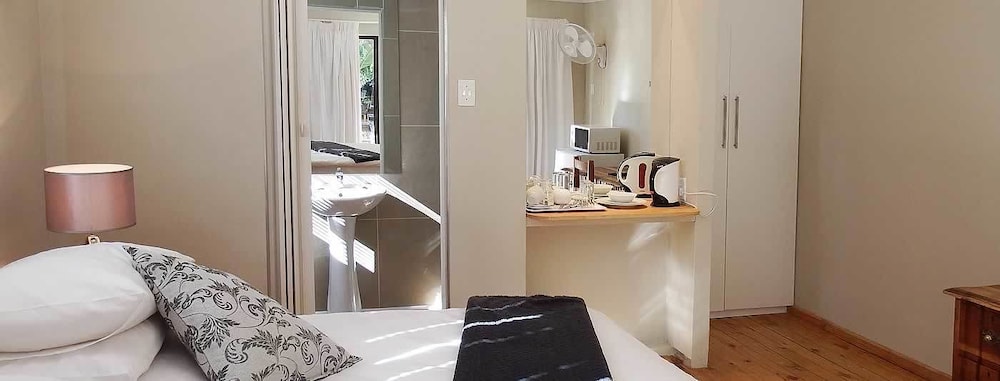 Deluxe Room, 1 Bedroom (Queen Room) photo 2