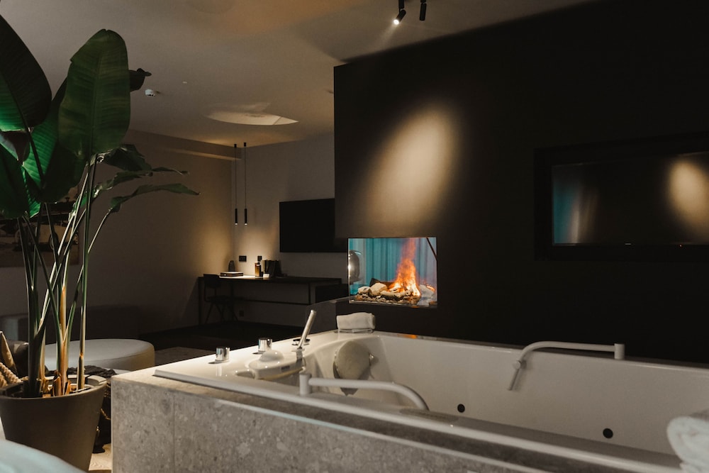 Luxury Suite photo 3