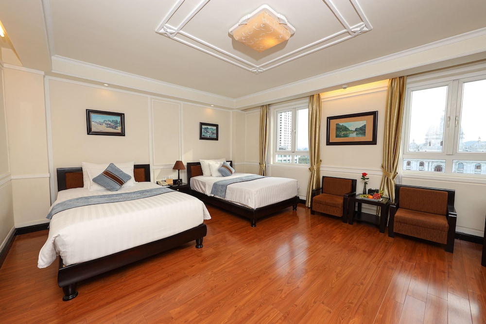 Deluxe Twin Room (French Wing) - Photo 12
