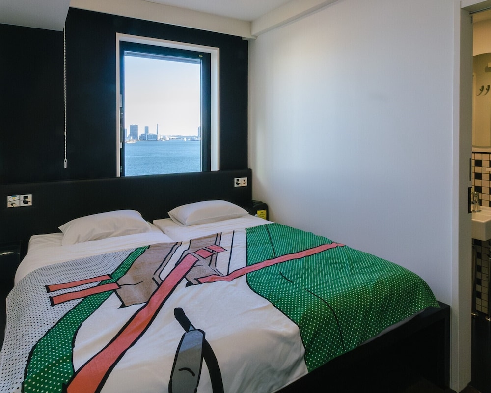 High floor ocean view Hollywood Twin room photo 1