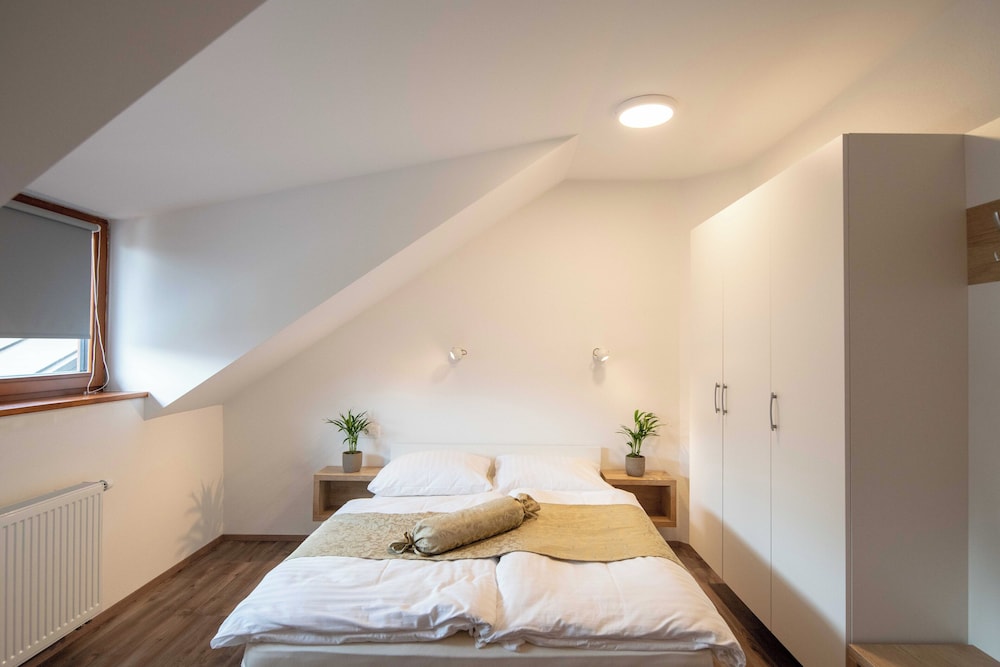 Classic Double Room, Garden View