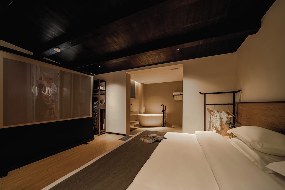 Superior Double Room, Courtyard View