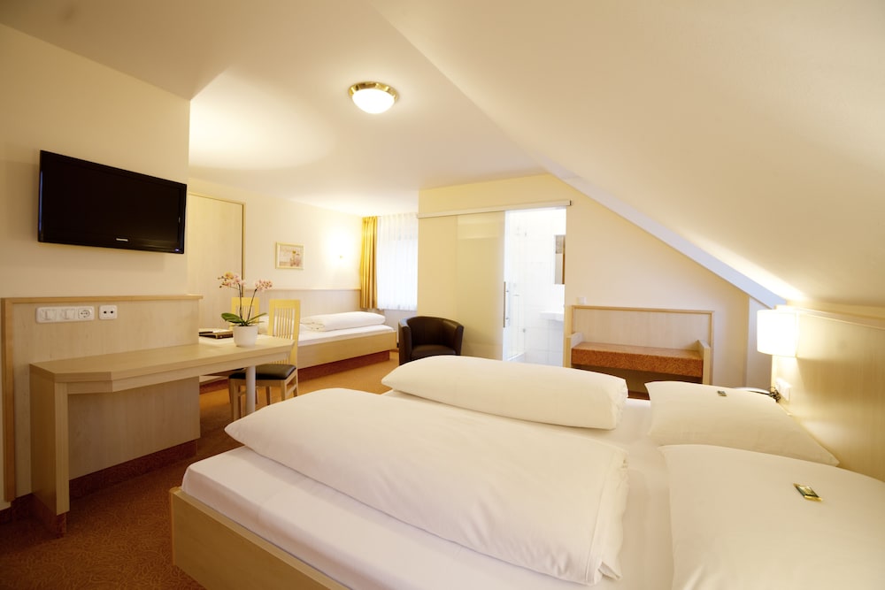 Quadruple room (basement, in the annex)