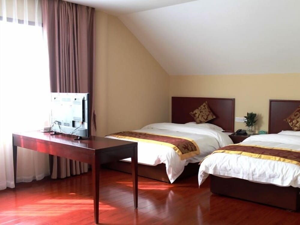 Deluxe Family Room