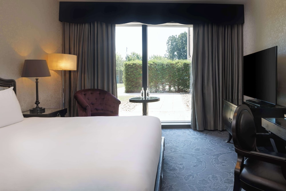 Queen Room with Balcony photo 3
