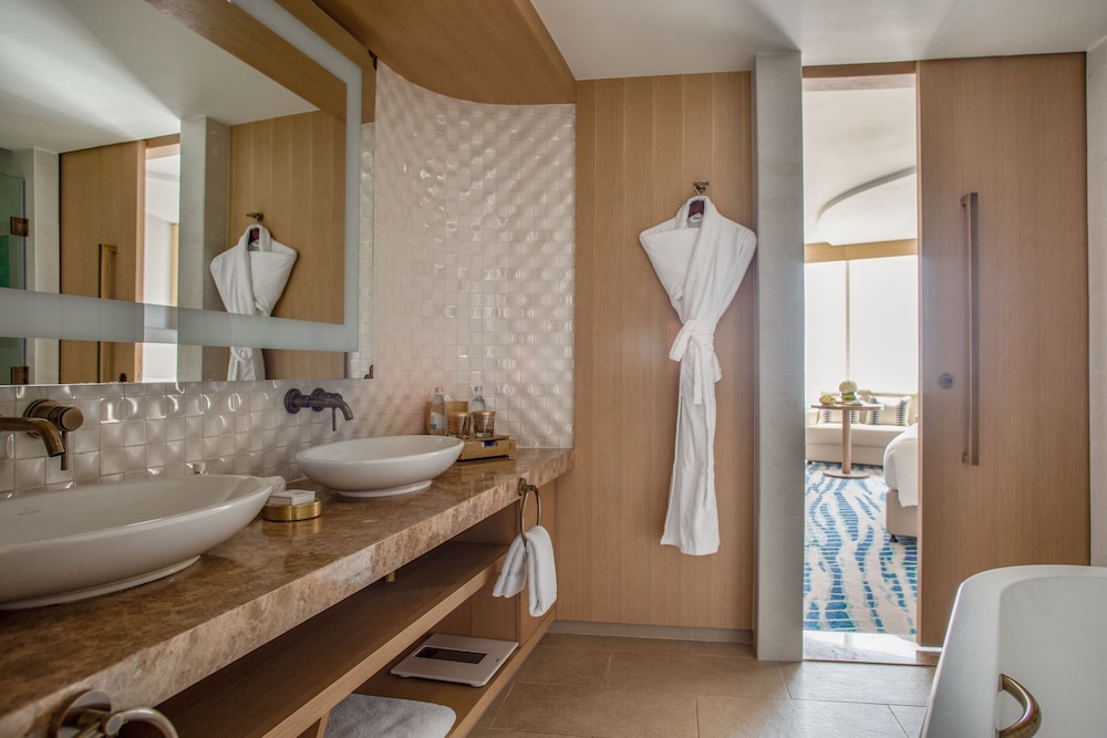 Deluxe Room, Balcony (Ocean)