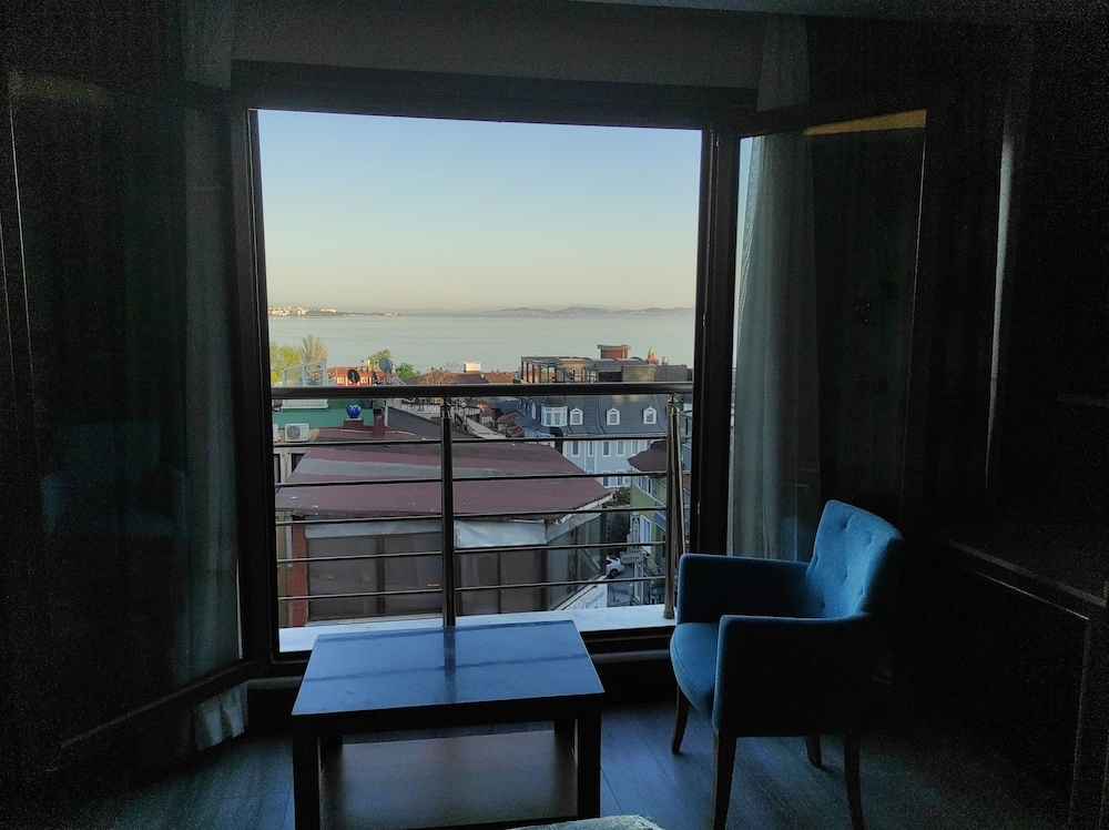 Deluxe Double Room, Balcony, Sea View photo 2