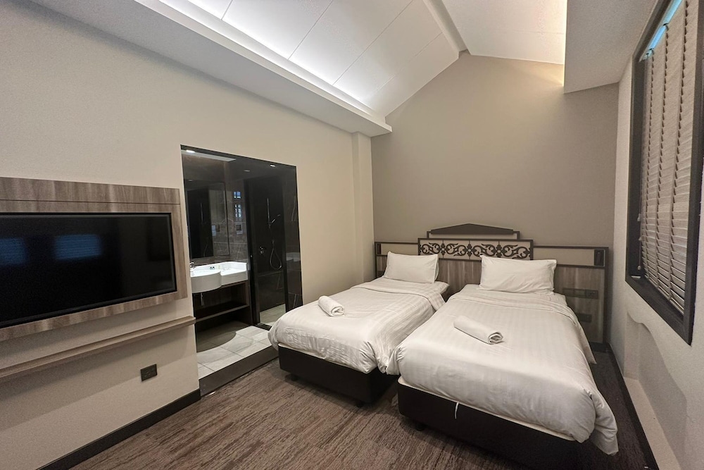 Premier Twin Room photo 2