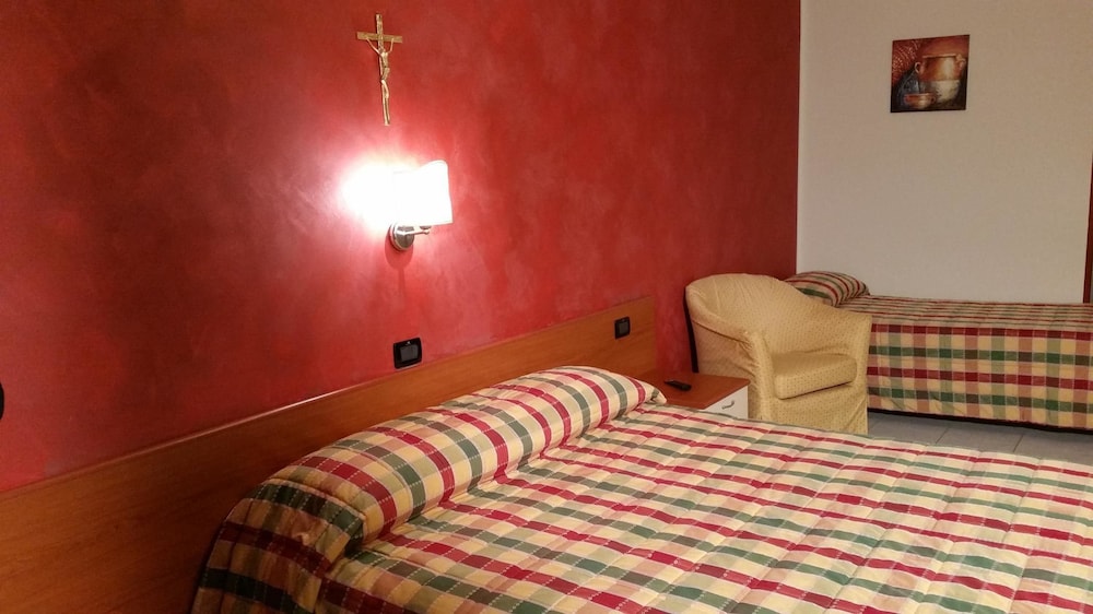 Triple Room - Photo 9