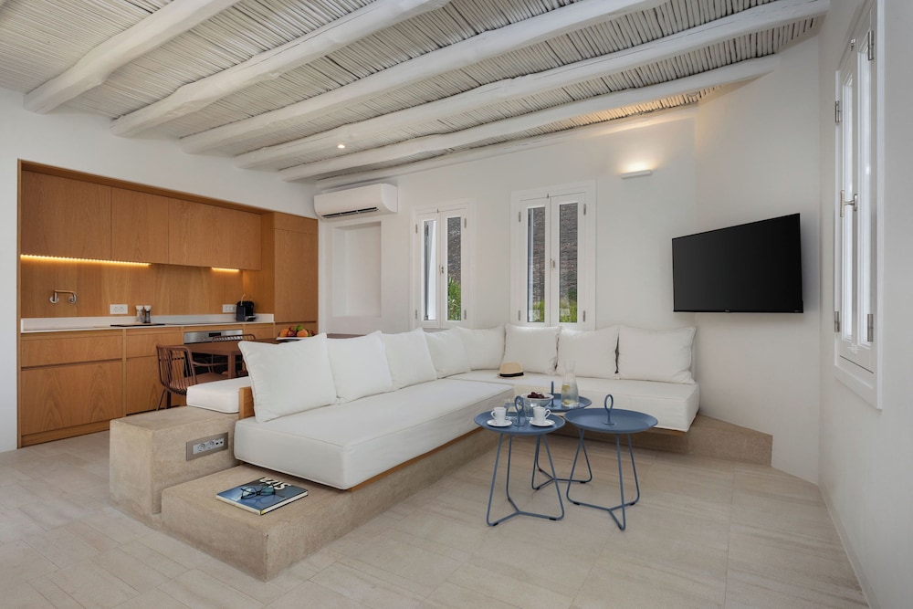 Beachfront 2 Bedroom Villa with Hammam photo 2