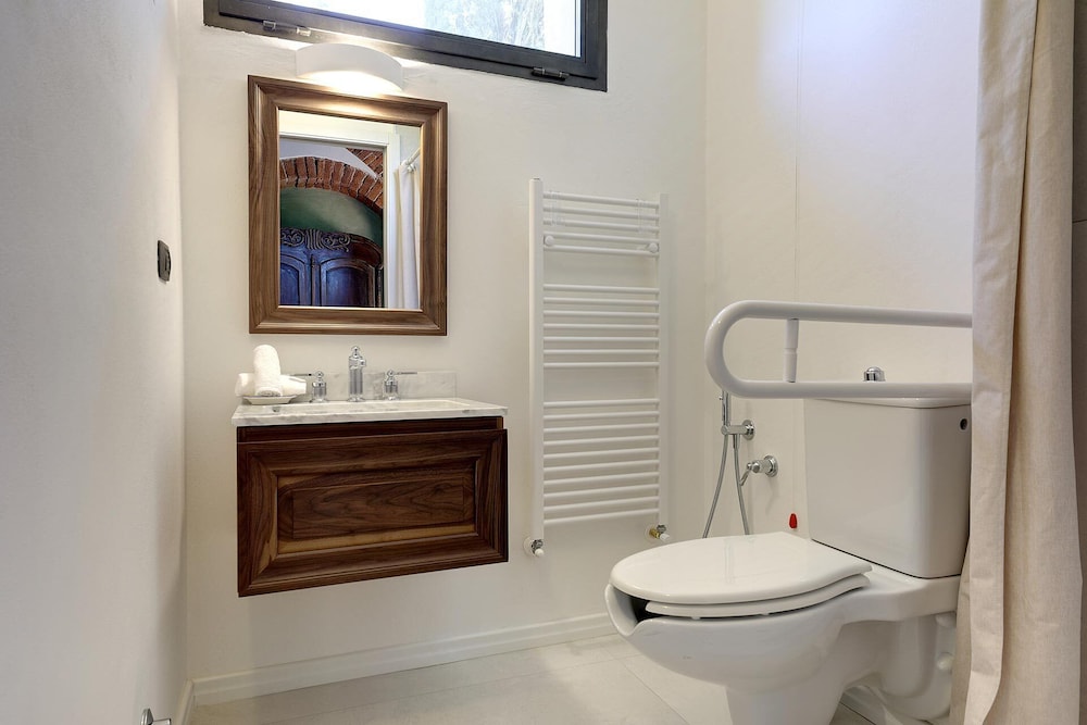 Double Room, Mobility Accessible photo 3
