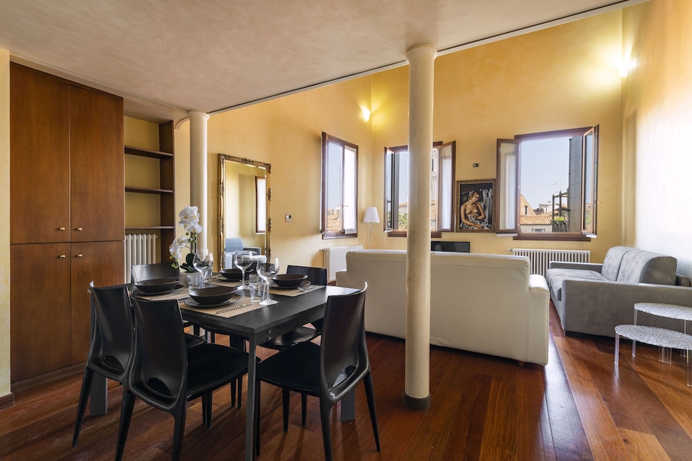 SPLENDID 1 BEDROOM DUPLEX NEAR SAN MARCO - MAXIMUM COMFORT photo 1