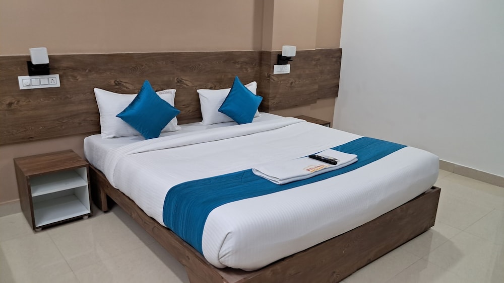 Deluxe Double Room Single Use - Photo 1