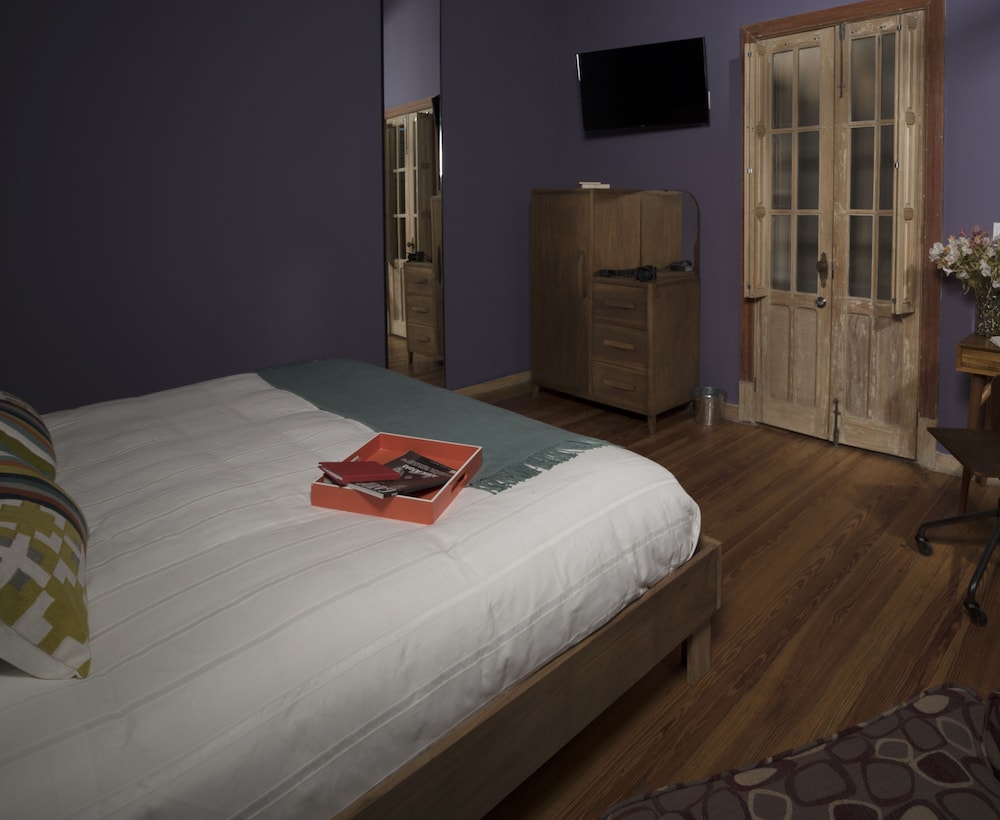 TOÑA Deluxe Room