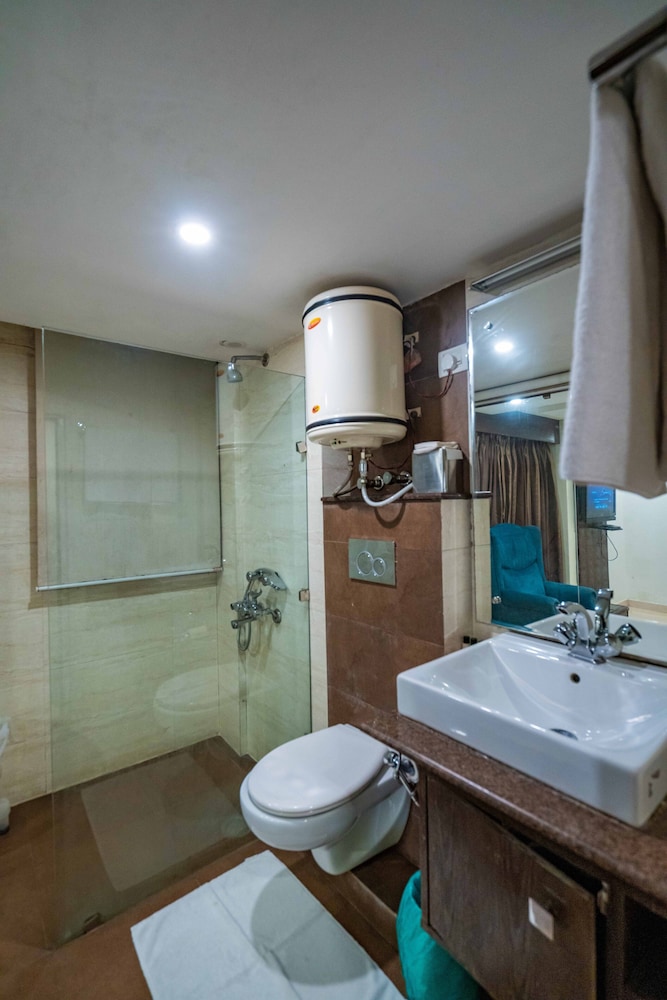 Standard Room, 1 Double Bed, Private Bathroom - Photo 7