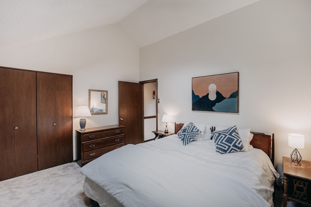 Condo, 2 Bedrooms photo 3