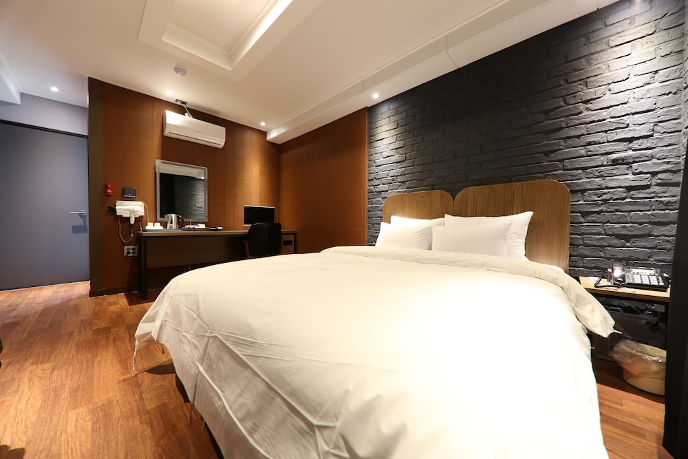Deluxe Room - Photo 15