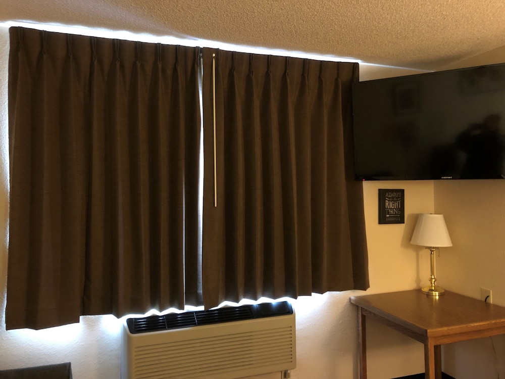 Standard Room, 1 King Bed, Accessible photo 3