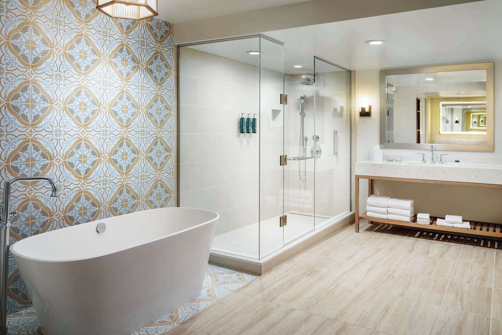 Suite, 1 King Bed, Accessible, Ocean View (Hearing) - Photo 2