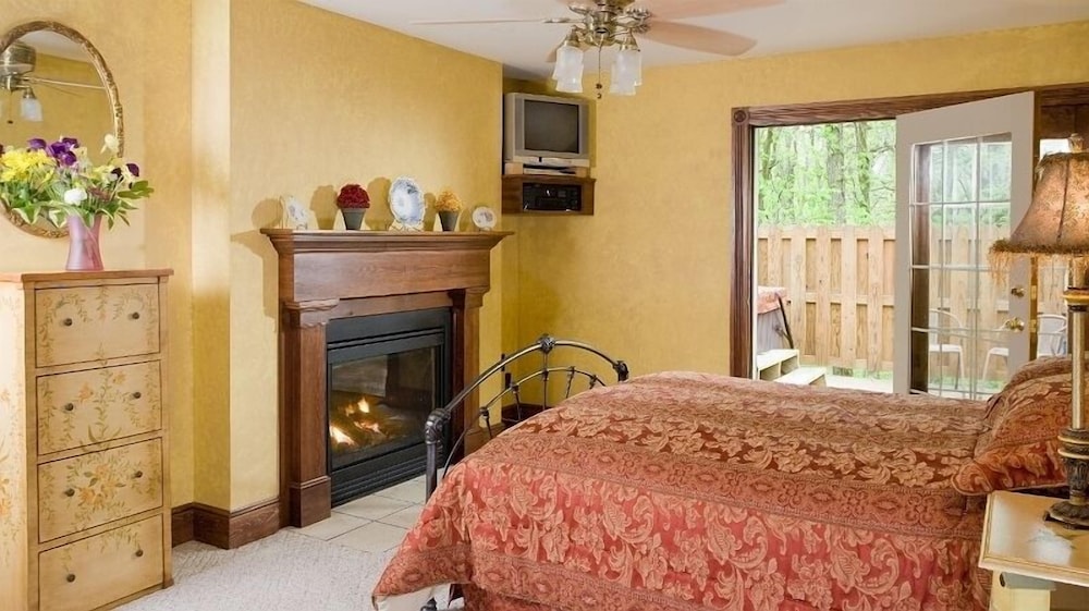 Deluxe Cottage, 1 Queen Bed, Non Smoking (Woodside Trail) photo 3