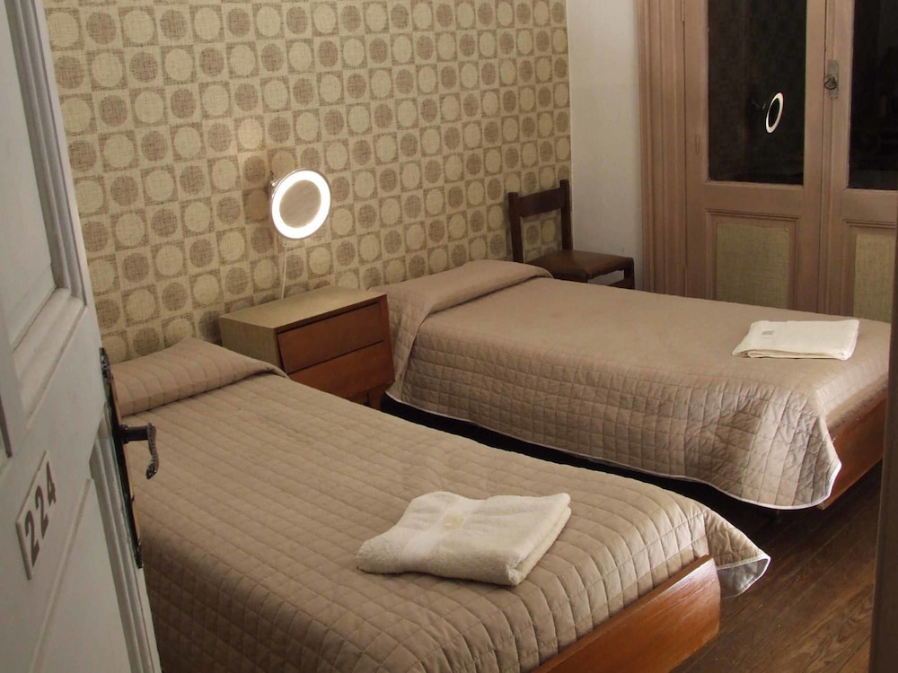 Twin Room, 2 Twin Beds, Shared Bathroom photo 1