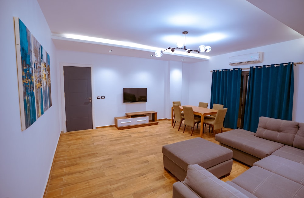 Apartment photo 2