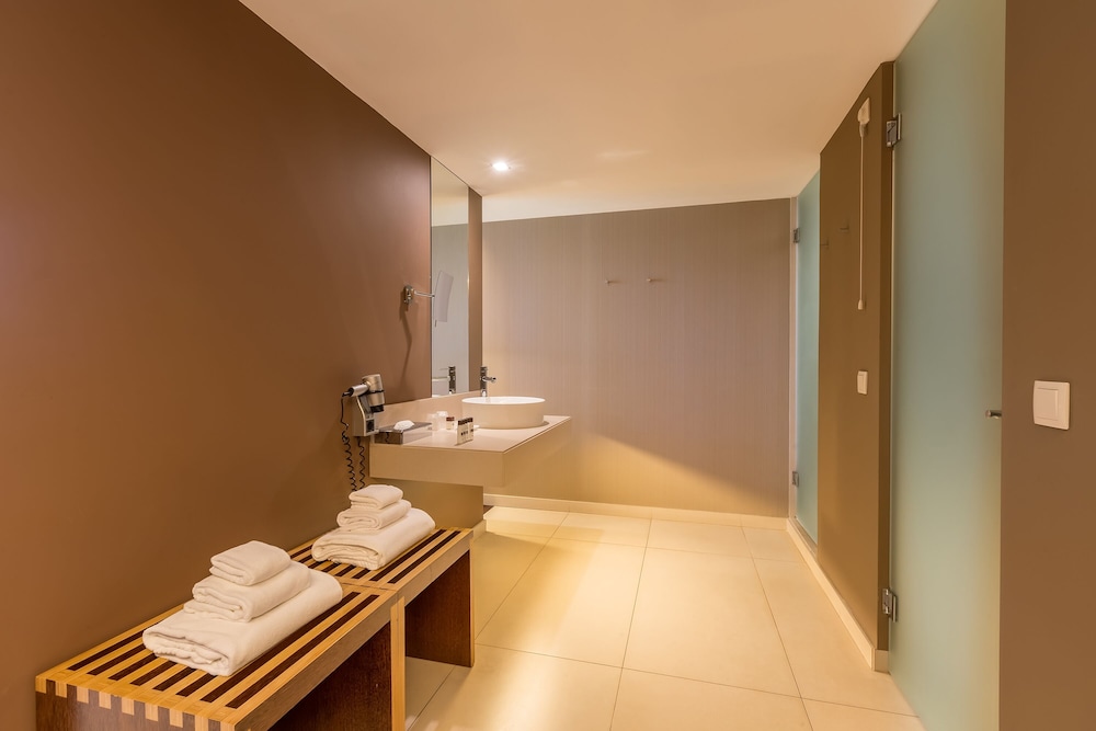 Twin Room, Balcony, Pool View