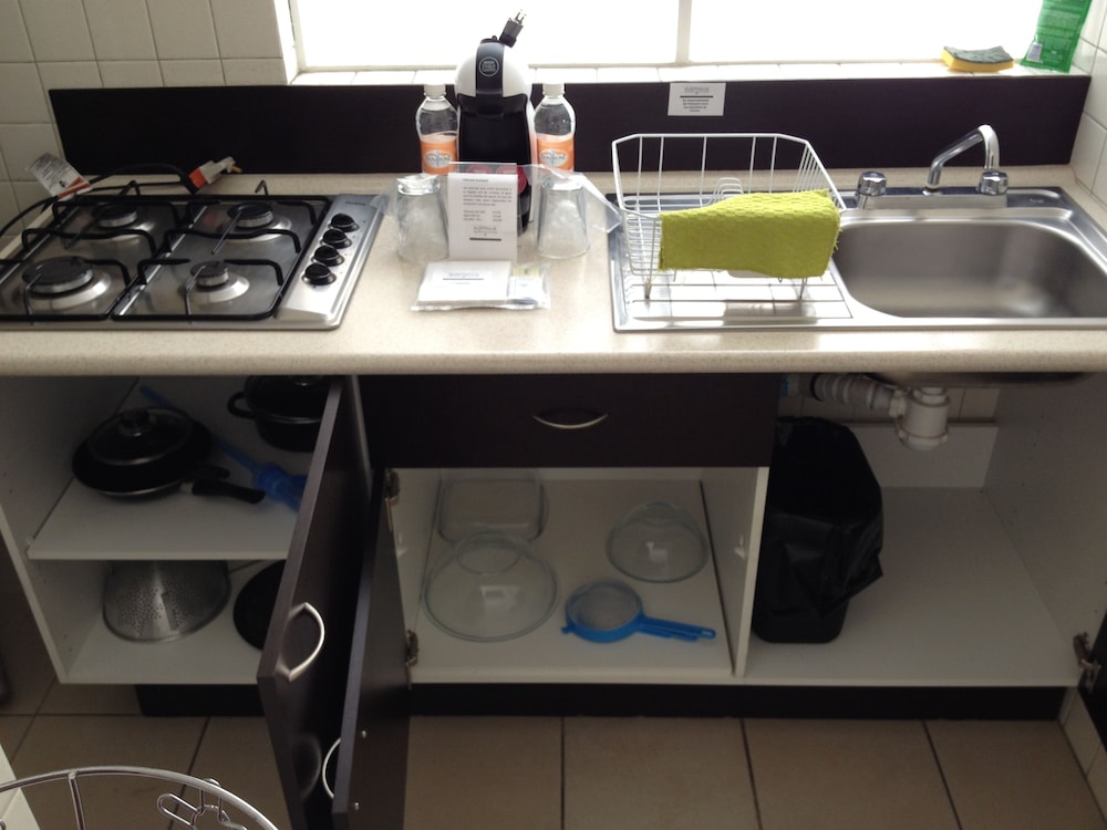 Standard Studio Suite, 2 Bedrooms, Kitchen photo 2