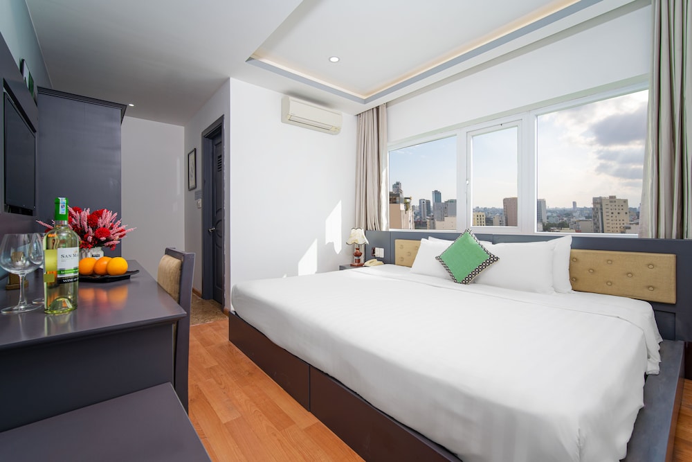 Deluxe Room, City View