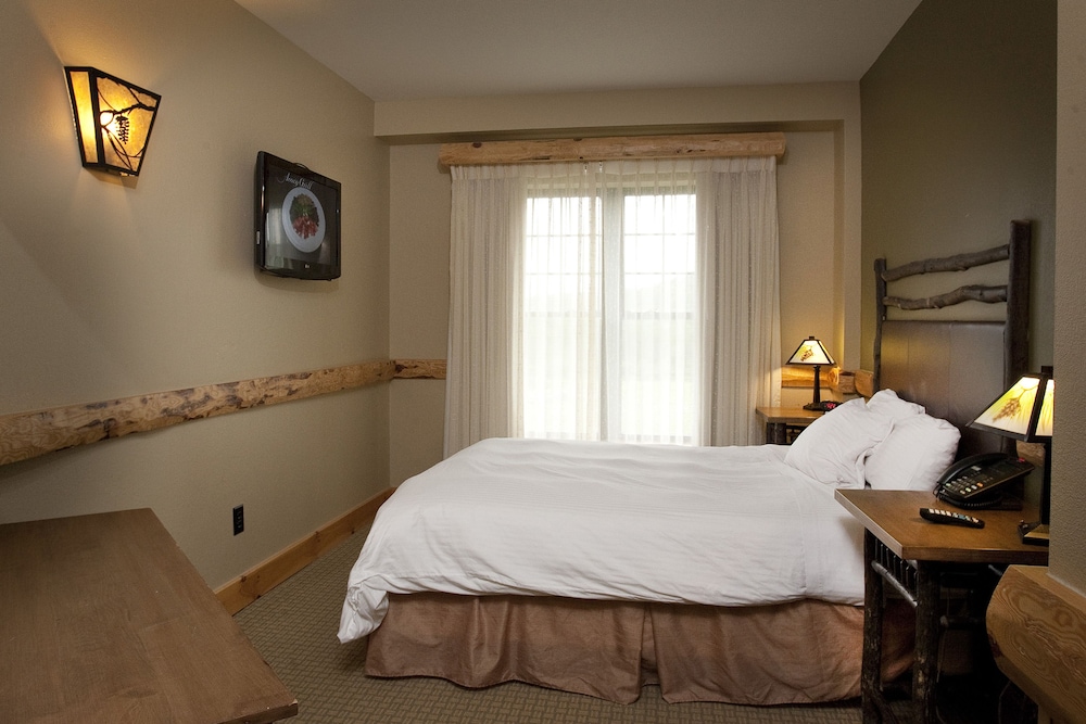 River Rock Suite (Waterpark Access Additional) - Photo 1