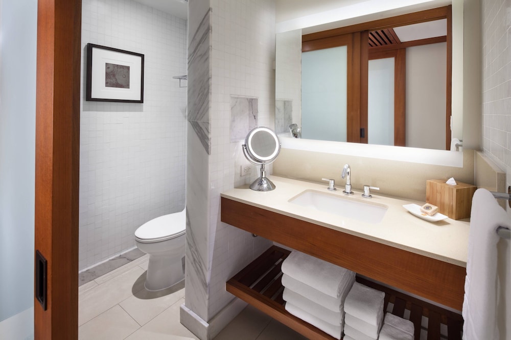 Room, 2 Double Beds, Oceanfront (Tower, Newly Renovated) - Photo 8