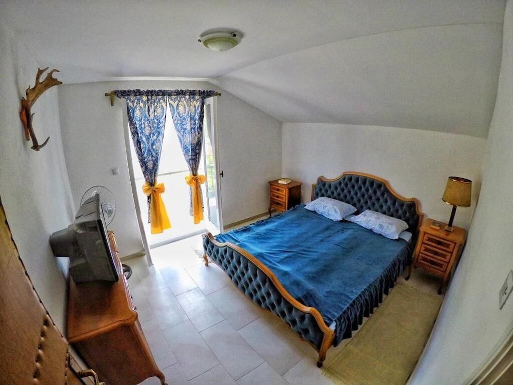 Double Room, Shared Bathroom (With Balcony) photo 1
