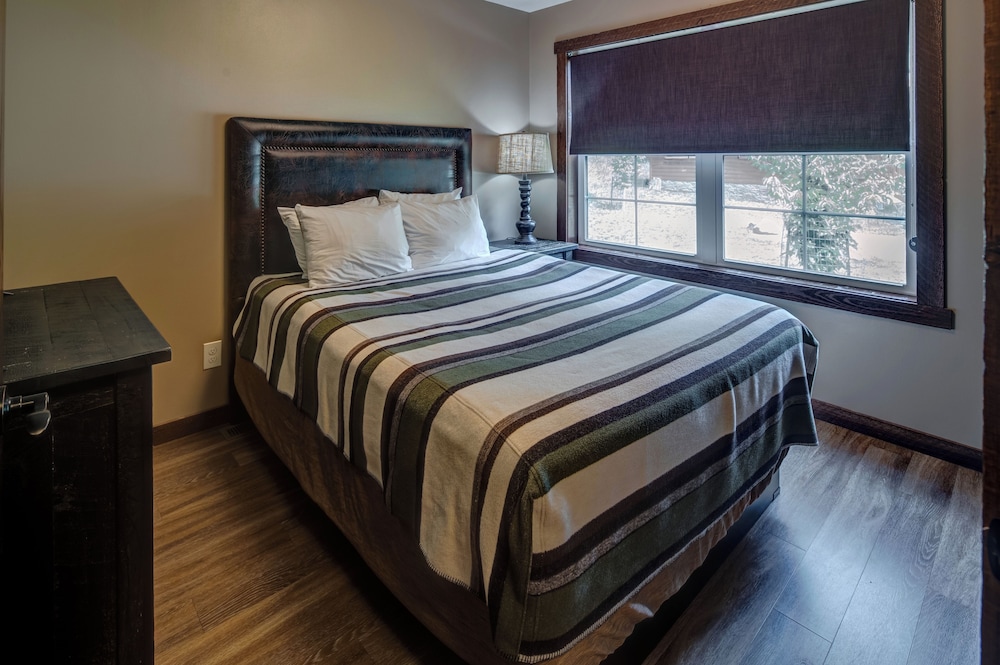 Premium Cabin, 2 Bedrooms, 2 Bathrooms, Valley View photo 3
