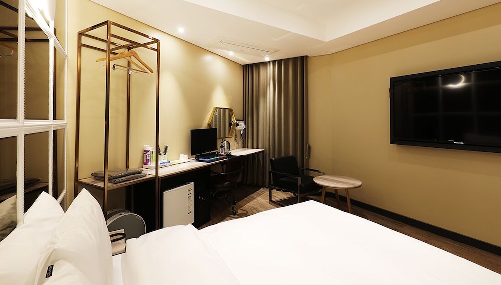 Standard Room - Photo 11