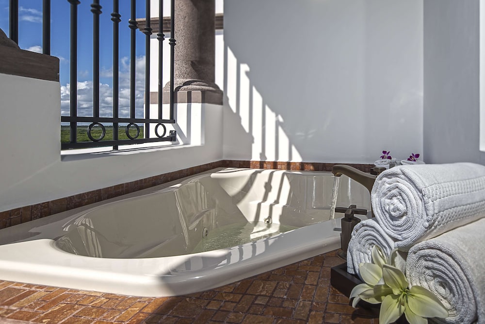 Junior Suite with Jacuzzi photo 3