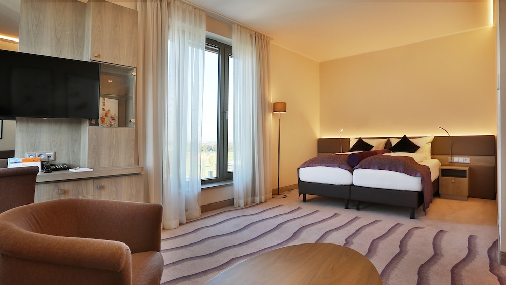Deluxe Room, 1 Double Bed (2 mattresses) photo 2
