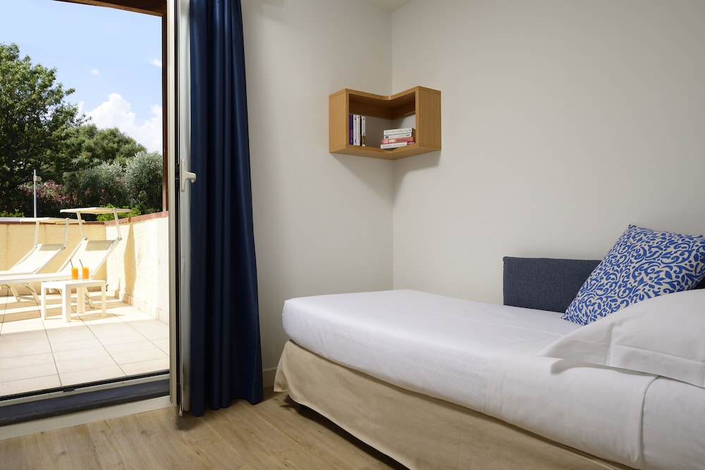 Superior Villa (Double | 1 Single Bed) - Photo 5