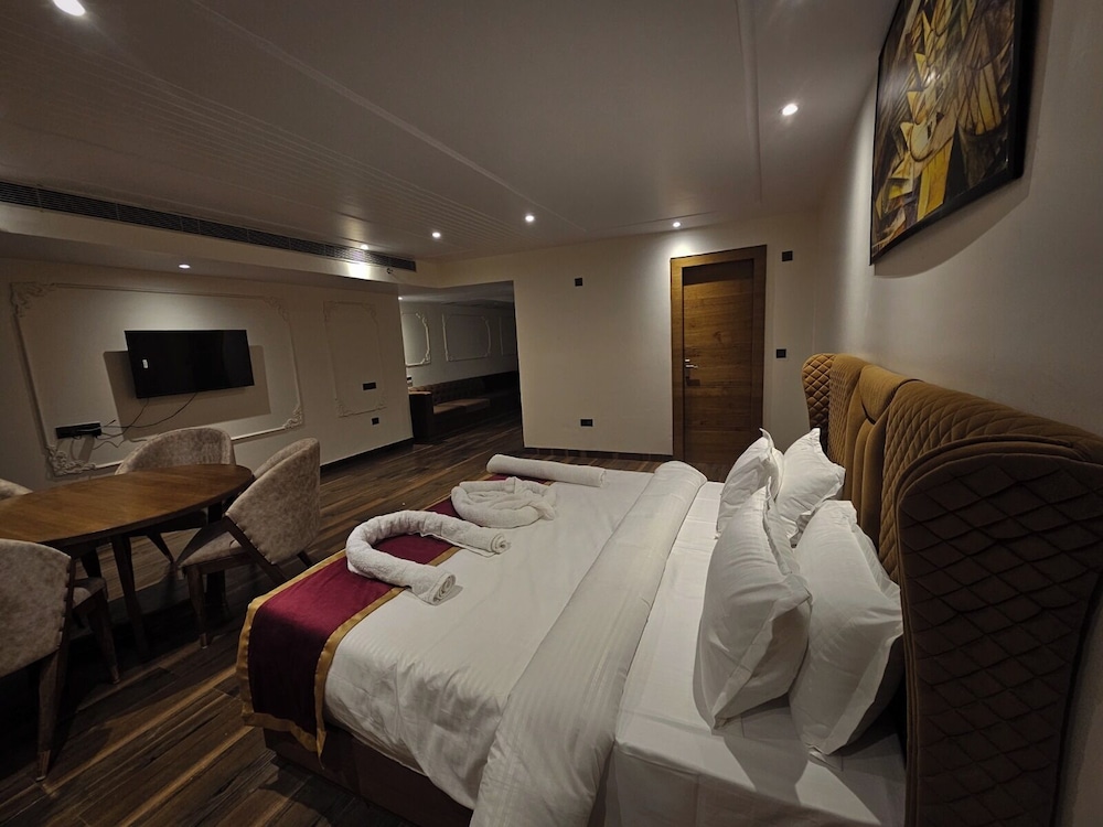 Luxury Suite