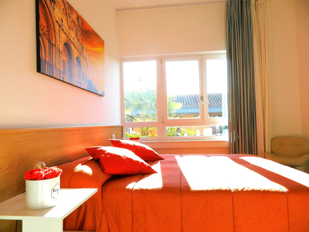 Double or Twin Room photo 3