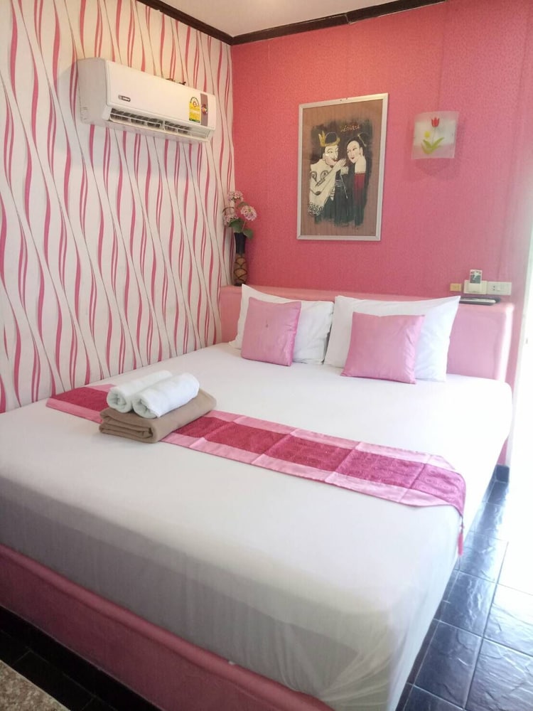 Basic Villa photo 3