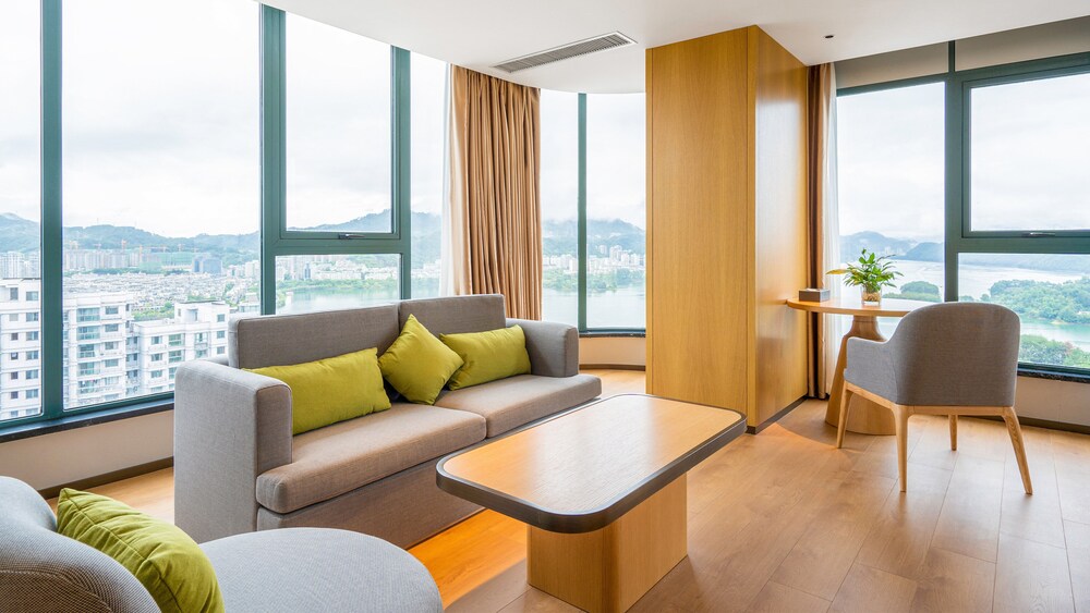 Suite, 1 Bedroom, Lake View
