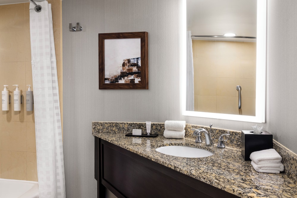 Premium Suite, 2 Queen Beds, Non Smoking - Photo 7