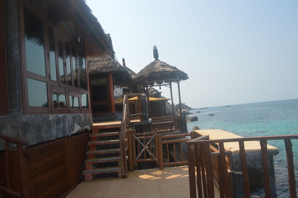 Bamboo Sunset Suite photo 3