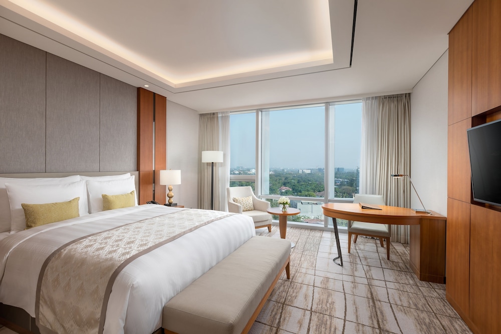 Premier Room, 1 King Bed (Club )