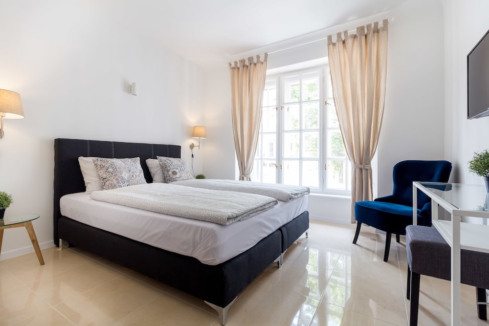 Panoramic Double Room, 1 Queen Bed, City View (5) photo 1
