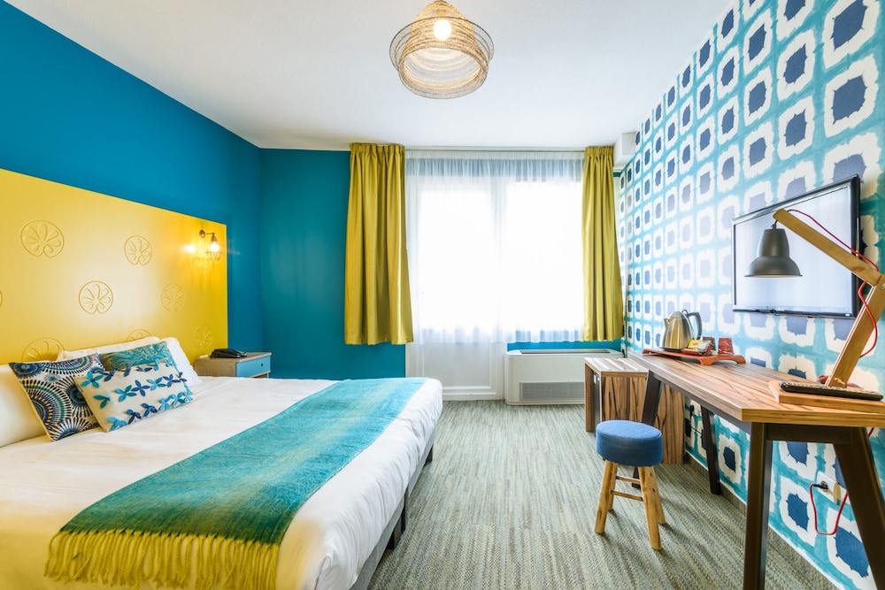 Comfort Room, Courtyard View, Ground Floor - Photo 1